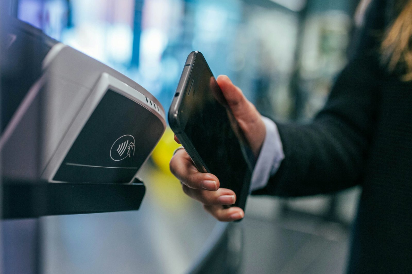 how-nfc-chips-work-tap-to-pay