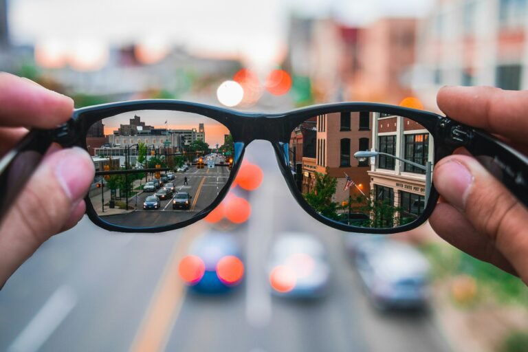 how do AR glasses display images